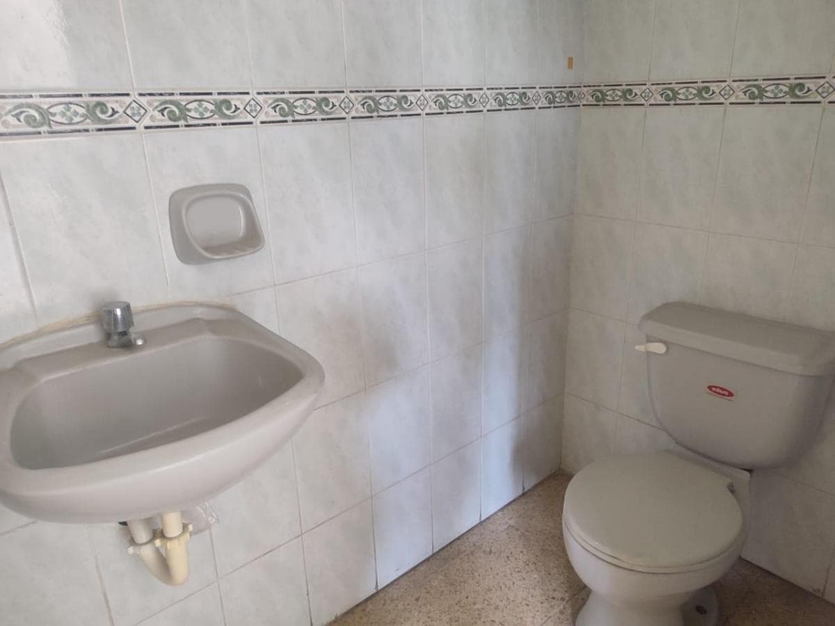 Casa de Venta en Samanes 6, 4 Dorm., Parqueo Cerrado. Guayas — imagen 6