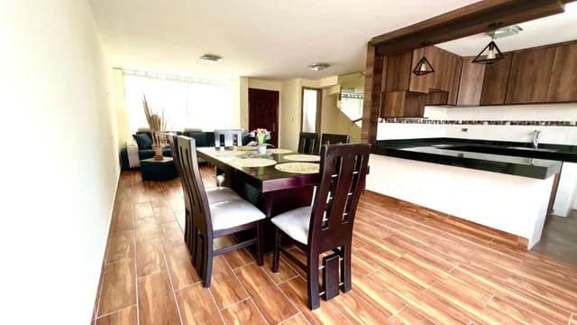 Foto de Casa con 182 m² Terreno, 3 Habitaciones en Venta en Centro de Cayambe