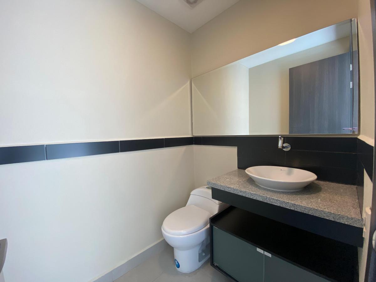 Vendo de oportunidad excelente OFICINA de 100 m2, Sector La Orellana — imagen 6