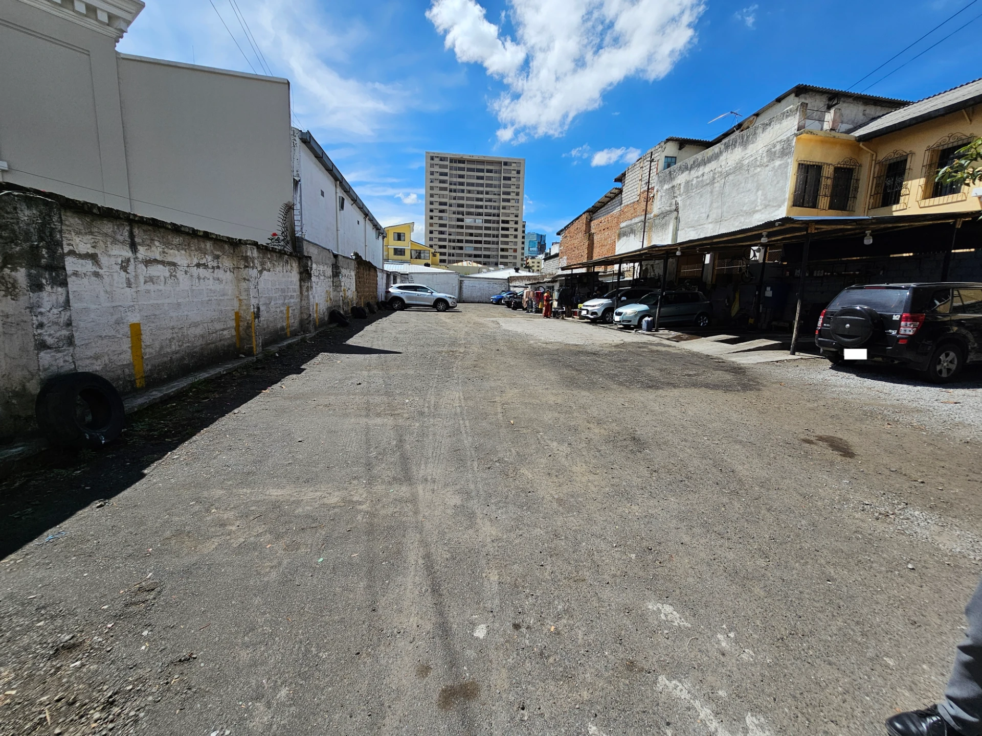 ESPECTACULAR TERRENO AV. ORELLANA QUITO COS 50%/400% — imagen 7