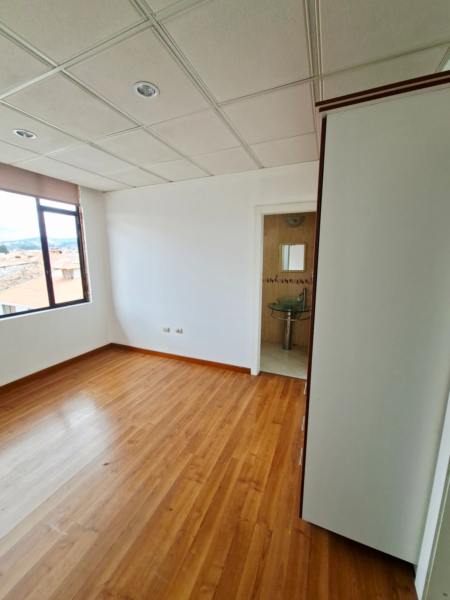 Departamento(negociable) en Puertas del sol, a una cuadra de la plaza Soleil — imagen 3