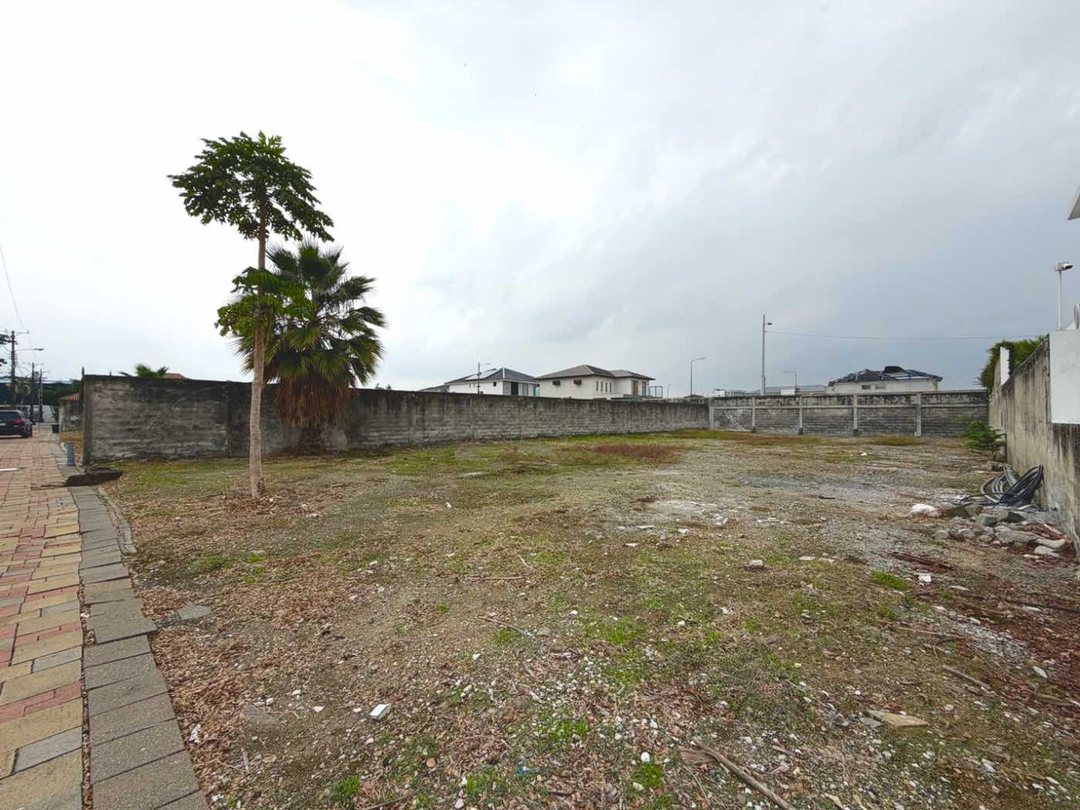 Oportunidad en Samborondón: Terreno en Urb. Biblos — imagen 4