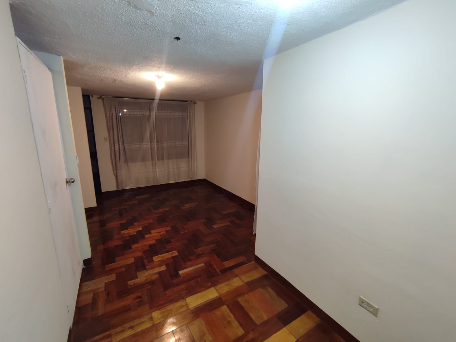 Arriendo Departamento muy confortable sector Av. Real Audiencia Norte Quito — imagen 4