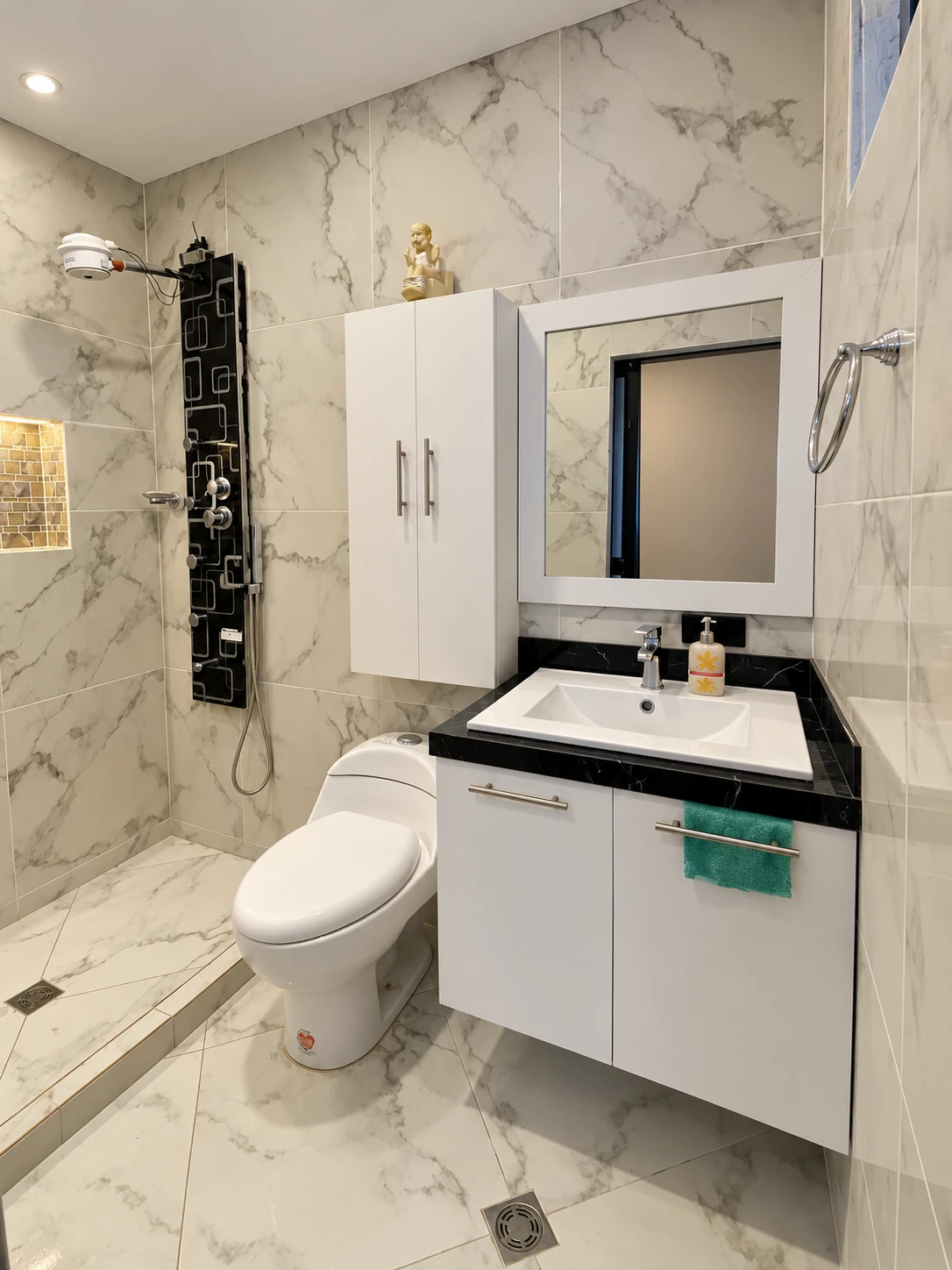 🏡 CASA MULTIFAMILIAR EN VENTA – SECTOR LA RUMIÑAHUI 400 m² de construcción | 7 dormitorios | 6 baños | $180.000 — imagen 4