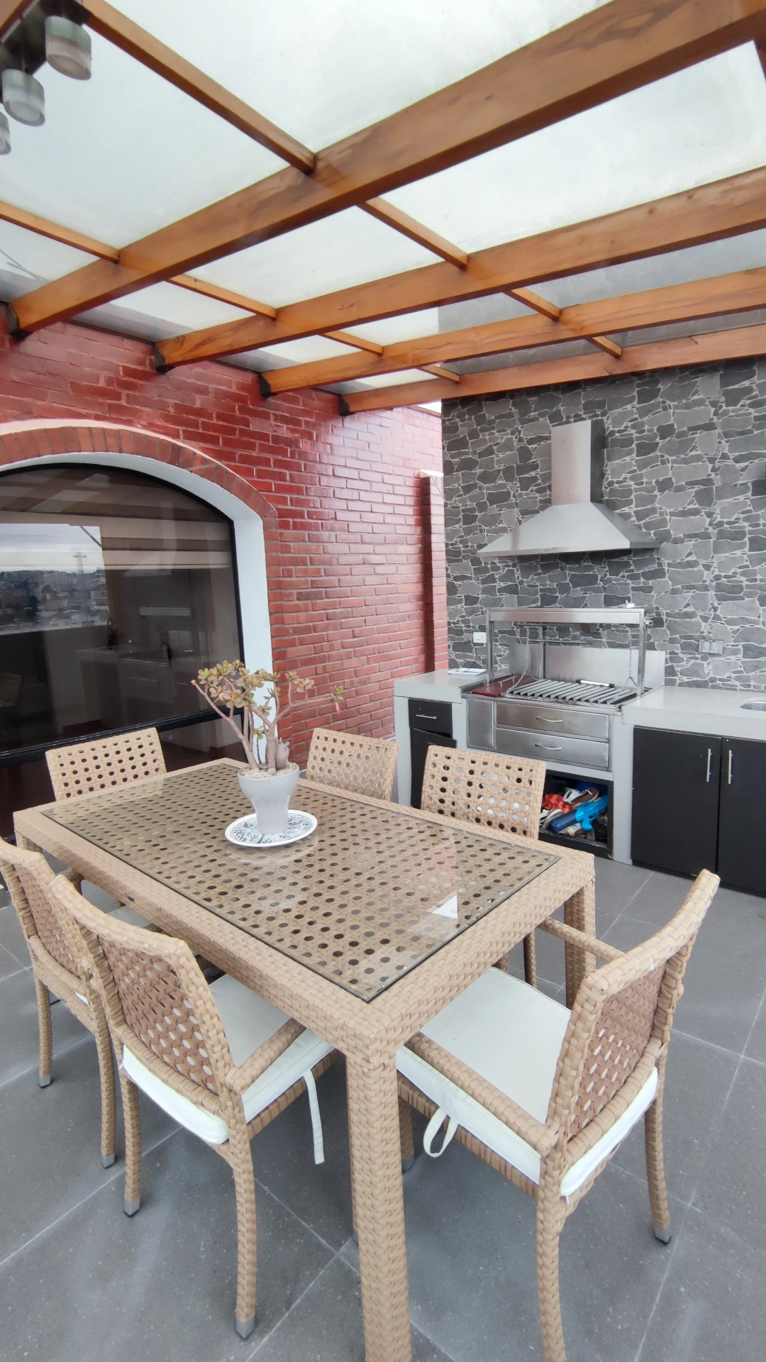 Penthouse en el Quito Tenis con amplia terraza BBQ - 3 dormitorios — imagen 3