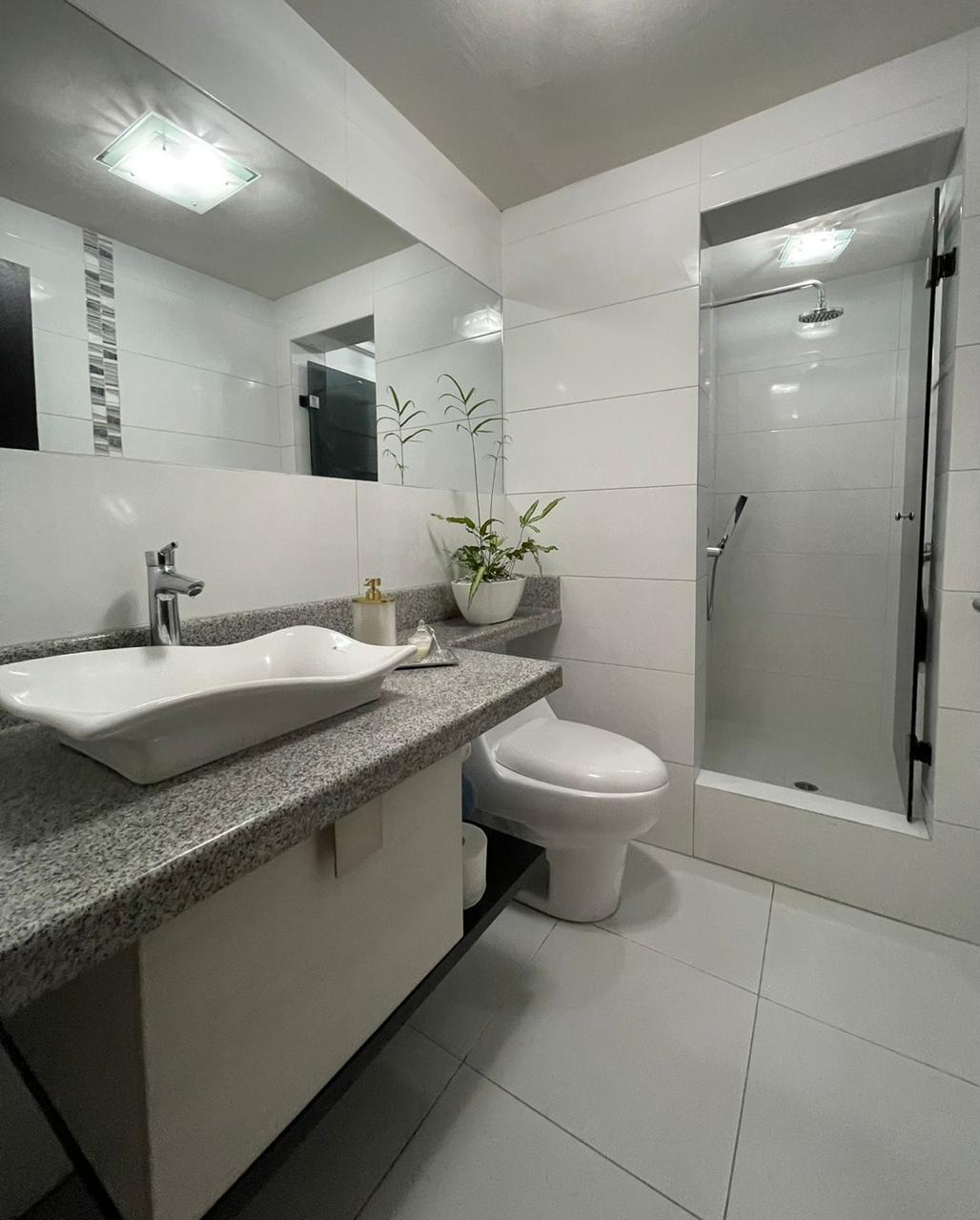 Vendo departamento de 153 m2 habitables, remodelado en Av. NNUU y Av. 10 de agosto — imagen 4