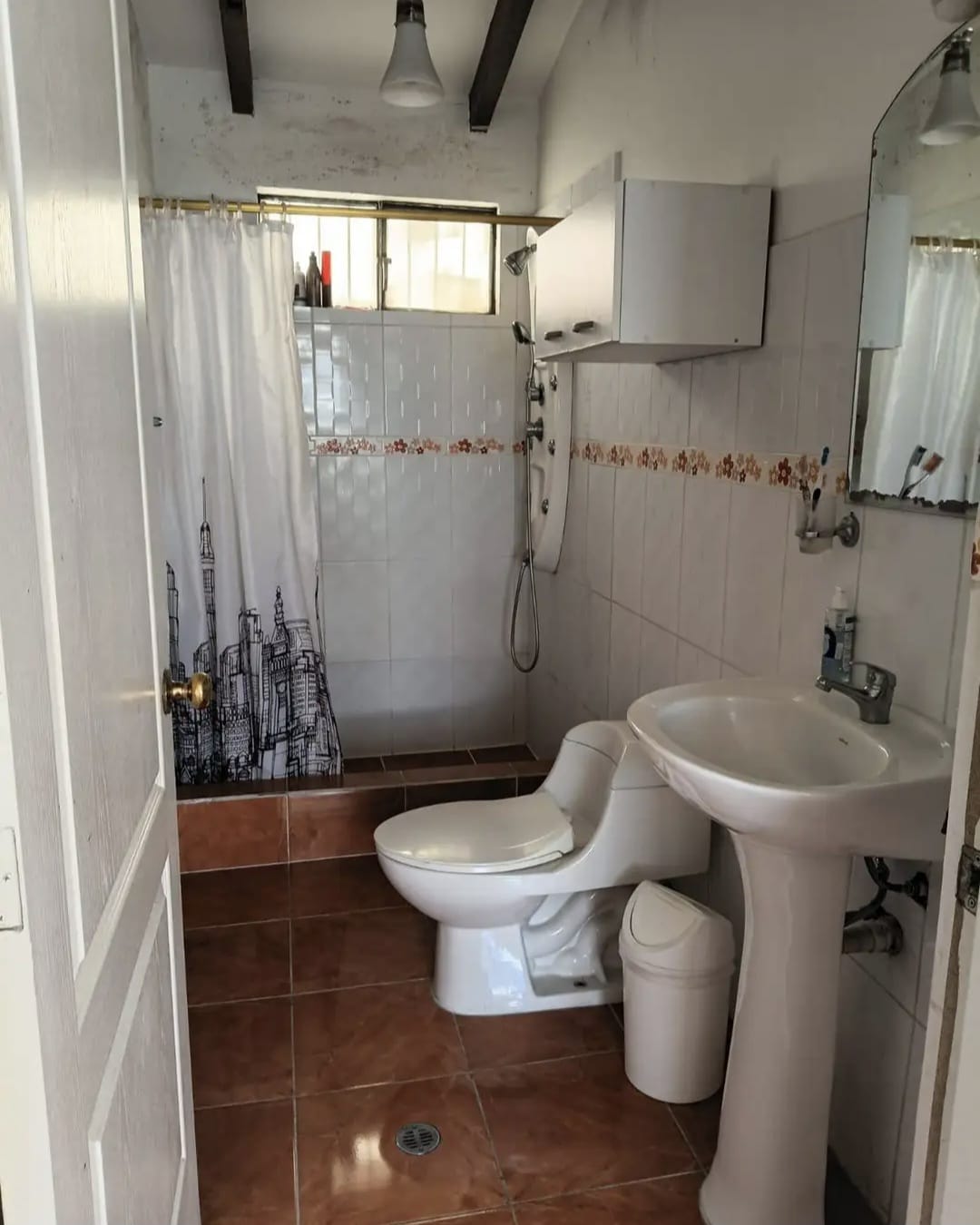CASA CON AMPLIO TERRENO EN SAN VICENTE DE LA FLORIDA NORTE DE QUITO — imagen 5