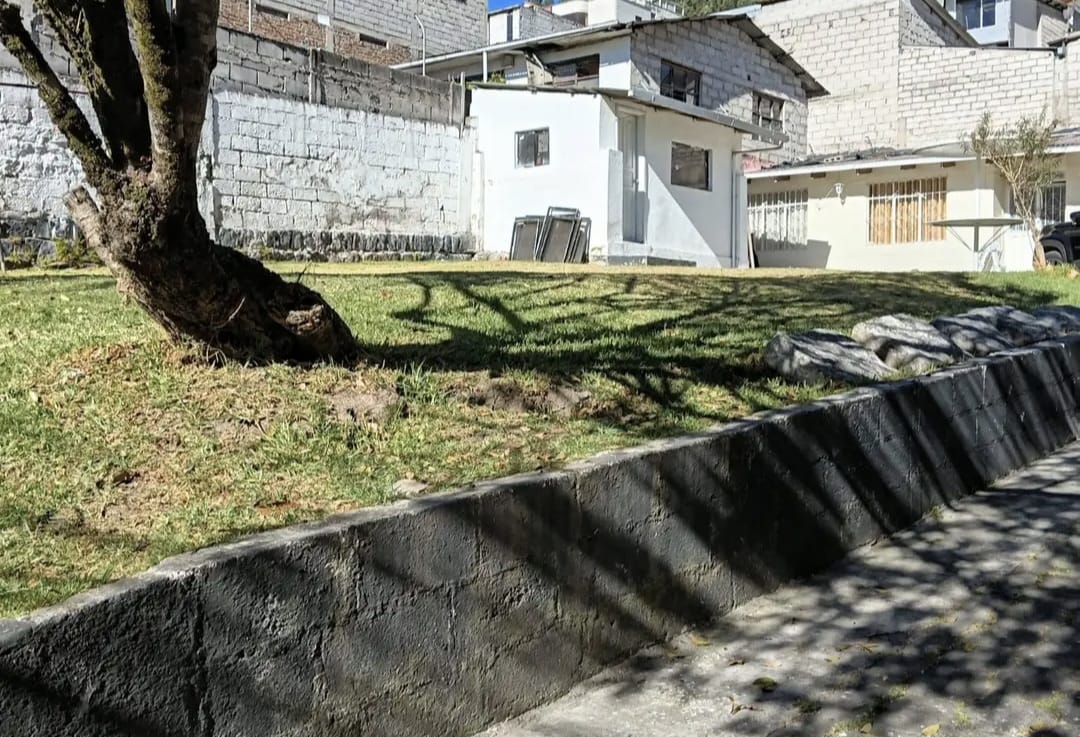 CASA CON AMPLIO TERRENO EN SAN VICENTE DE LA FLORIDA NORTE DE QUITO — imagen 7