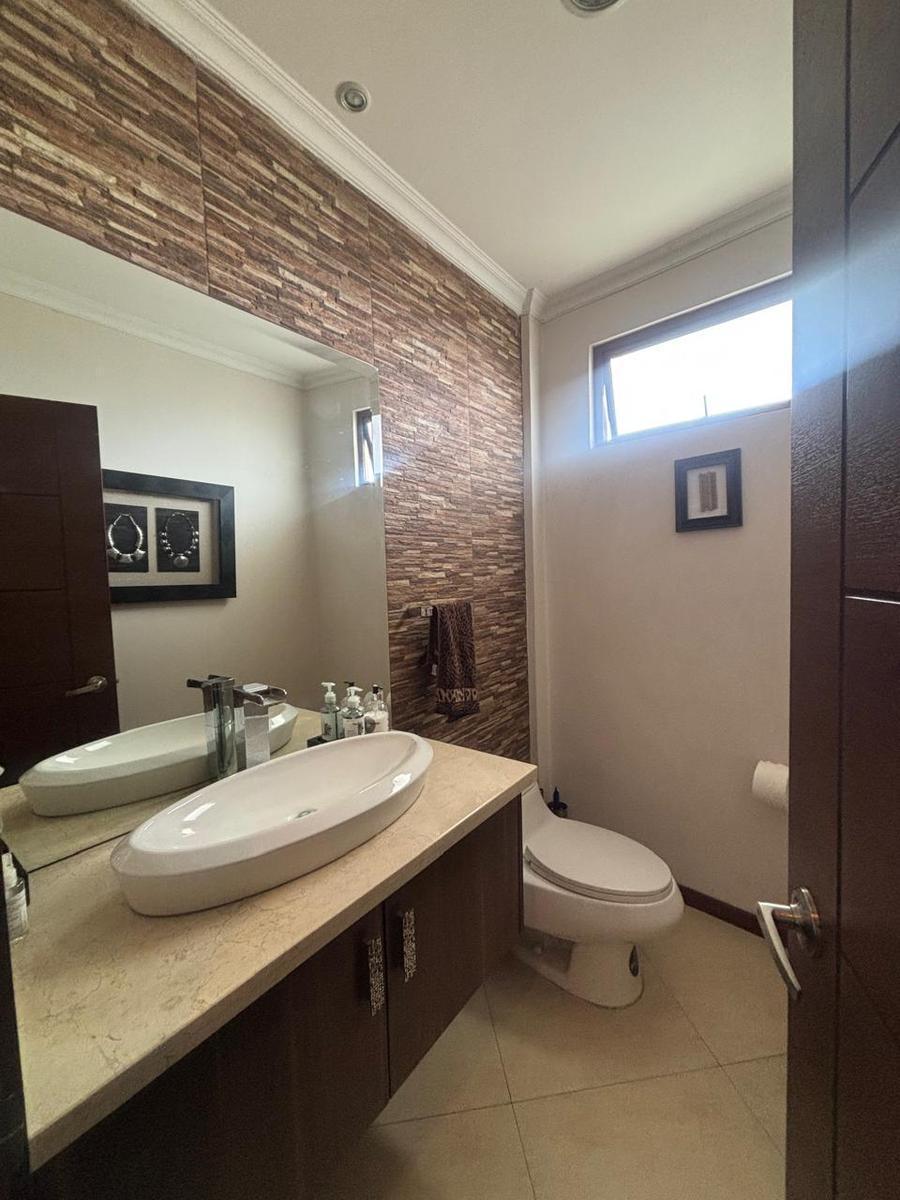 Hermosa Casa en Urbanización Cerrada Quito. Sector El Pinar Bajp Pr — imagen 5
