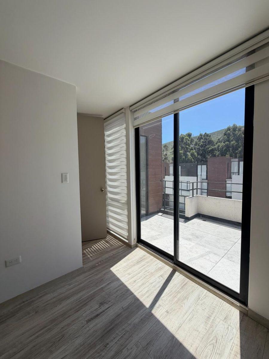 Se Vende Linda Casa en Pomasqui de Tres Plantas — imagen 5