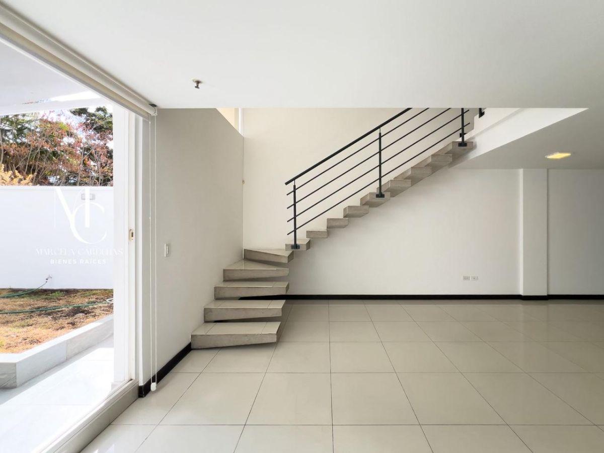 Departamento Duplex con Jardín de 126 m² con 2 Recámaras en Venta en San Patricio de Cumbayá — imagen 3