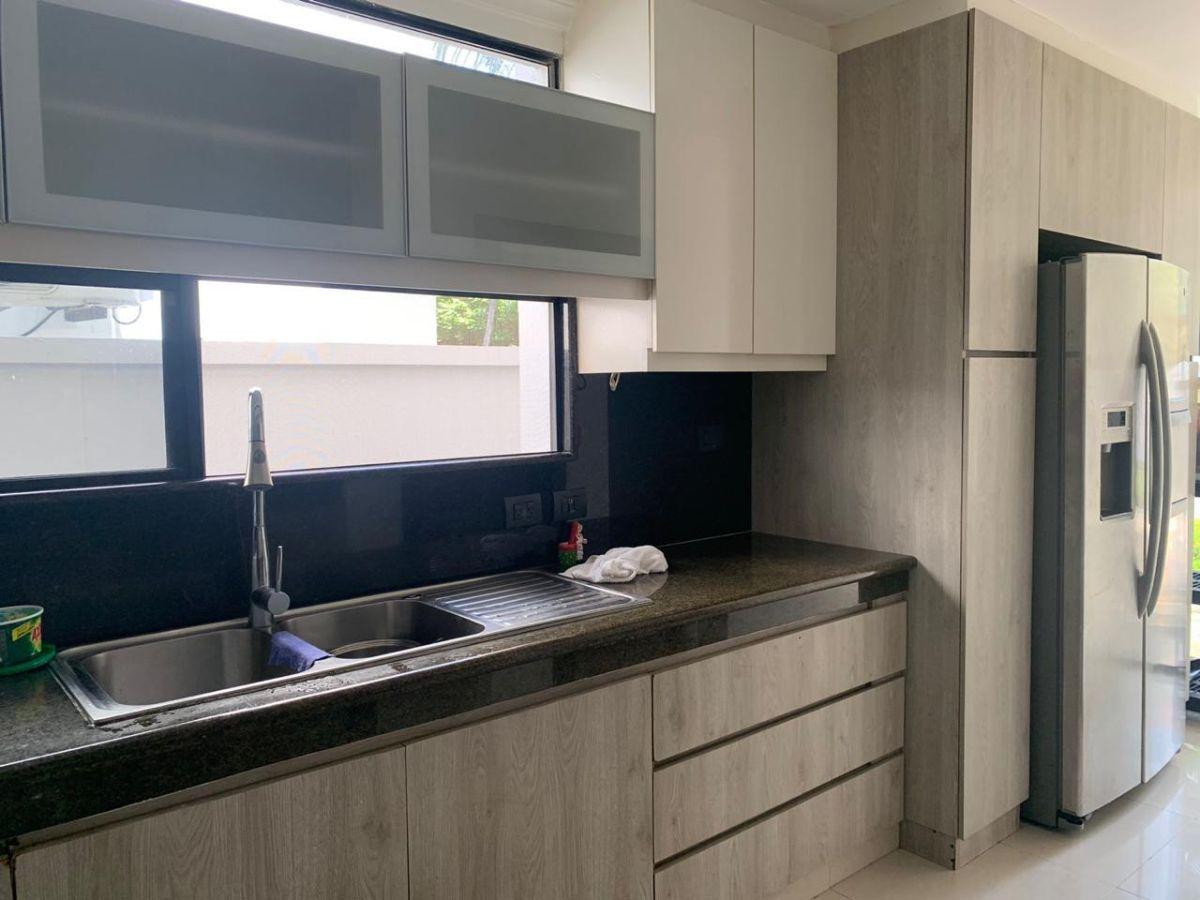 Venta Casa de Cuatro Habitaciones en Urbanización Vista Sol vía Samborondón, Guayas — imagen 5