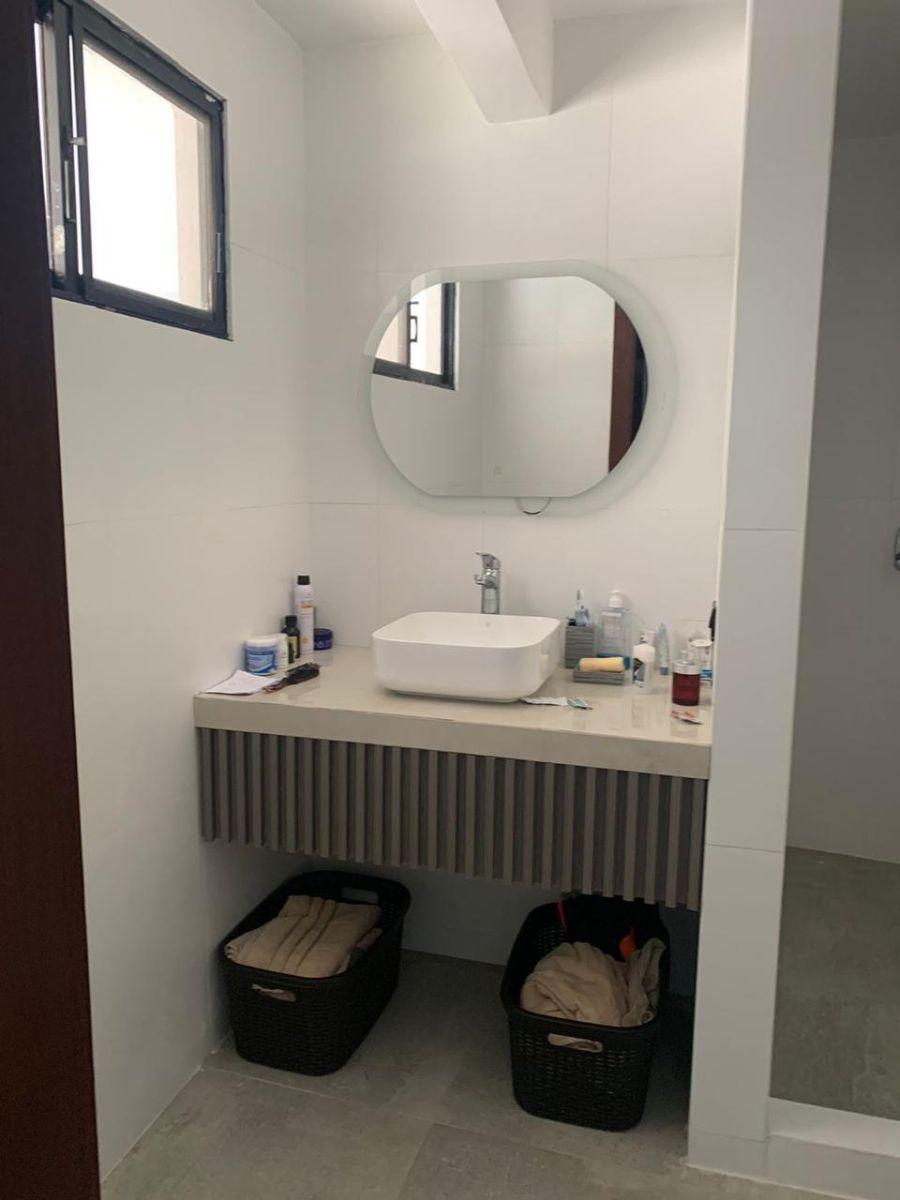 Venta Casa de Cuatro Habitaciones en Urbanización Vista Sol vía Samborondón, Guayas — imagen 4
