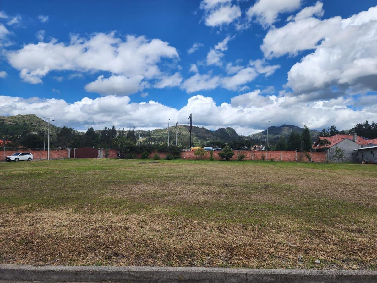 Terreno Plano en Venta Dentro de Urbanización en Challuabamba, Azuay — imagen 3