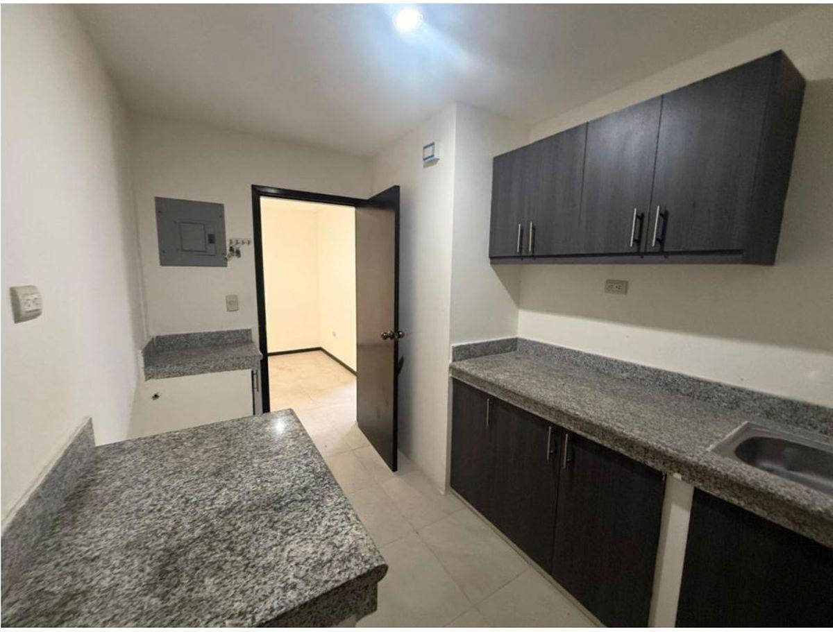 Casa en Venta Urbanización La Rioja Et. Asturias, Guayas — imagen 4