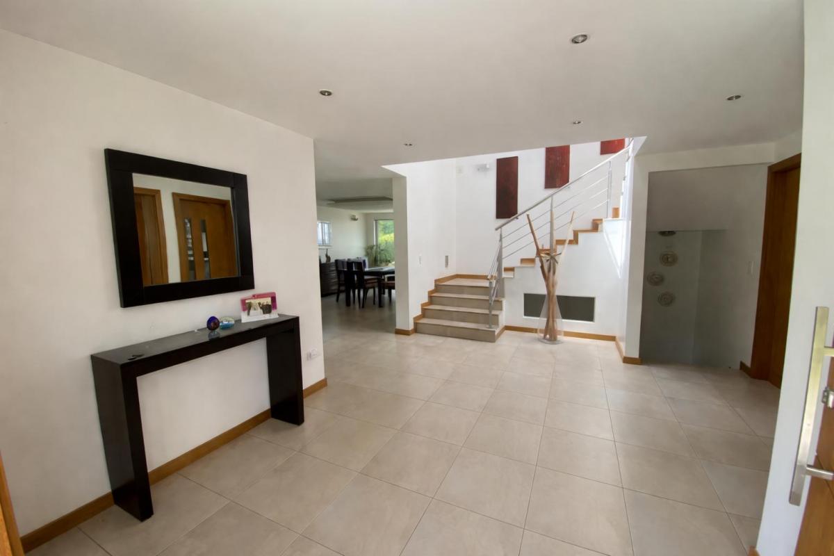 Casa Venta: 385 m², 4 Dorm, Estar, Estudio, Amplio Jardin, Suite. Urb Piscina, Canchas — imagen 5