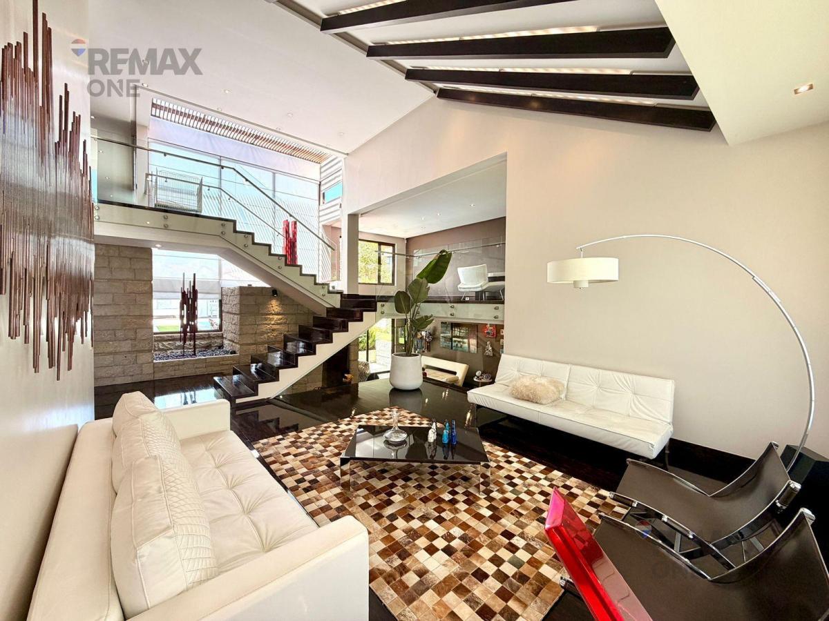 En Venta Casa de Lujo con Piscina en Cuenca, Azuay — imagen 3
