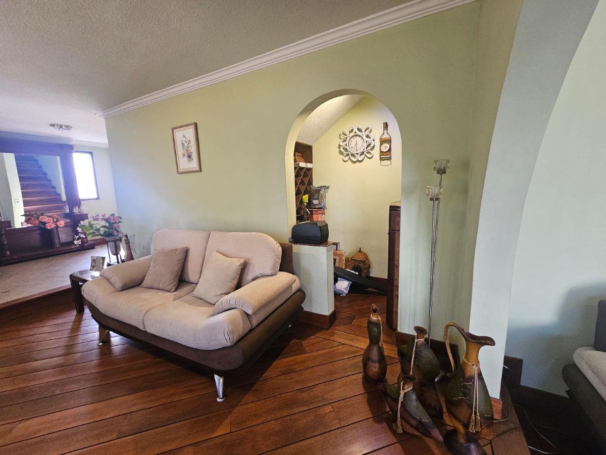 Venta Casa en Conjunto Sector Carcelén Calle Einstein, de 479 m² 4 Dorm., 3 Parqueaderos — imagen 3