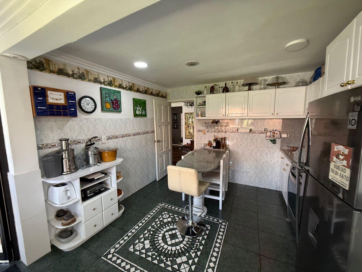 Amplia Casa en Venta, Azuay — imagen 5