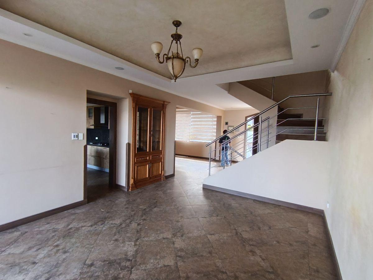 Se Vende Linda Casa de 4 Habitaciones en Tanda Cumbaya — imagen 3