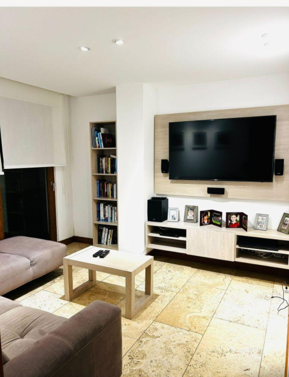 Exclusivo Departamento Tipo Casa con Jardín Privado en Cumbayá | Diseño Londoño — imagen 5