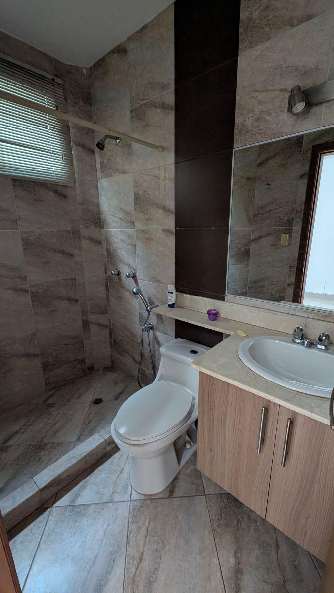 Vendo Dpto Colinas de Los Ceibos con Patio, Guayas — imagen 4