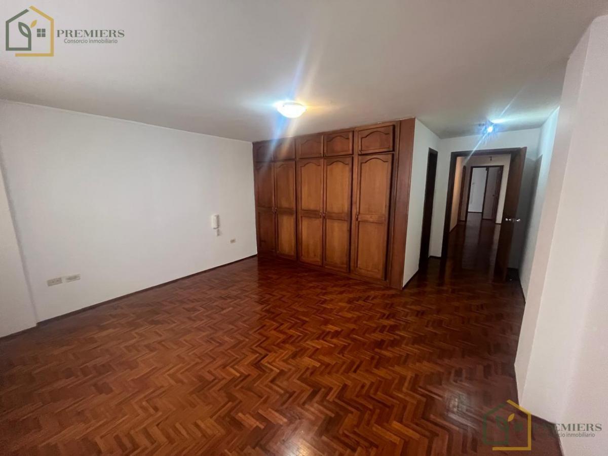 Departamento de Venta en Av González Suárez — imagen 4