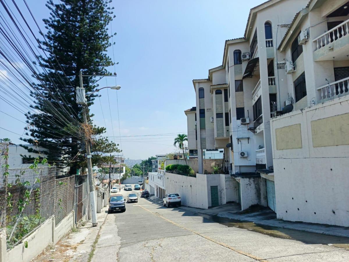 Terreno en Venta en Lomas de Urdesa, Chrc, Guayas — imagen 4