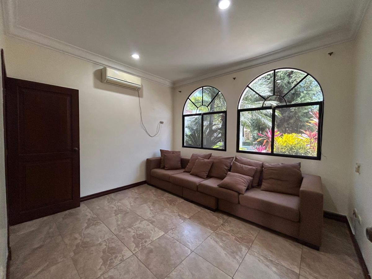 Se Alquila o Vende Amplia Casa en Laguna Club, Guayas — imagen 3