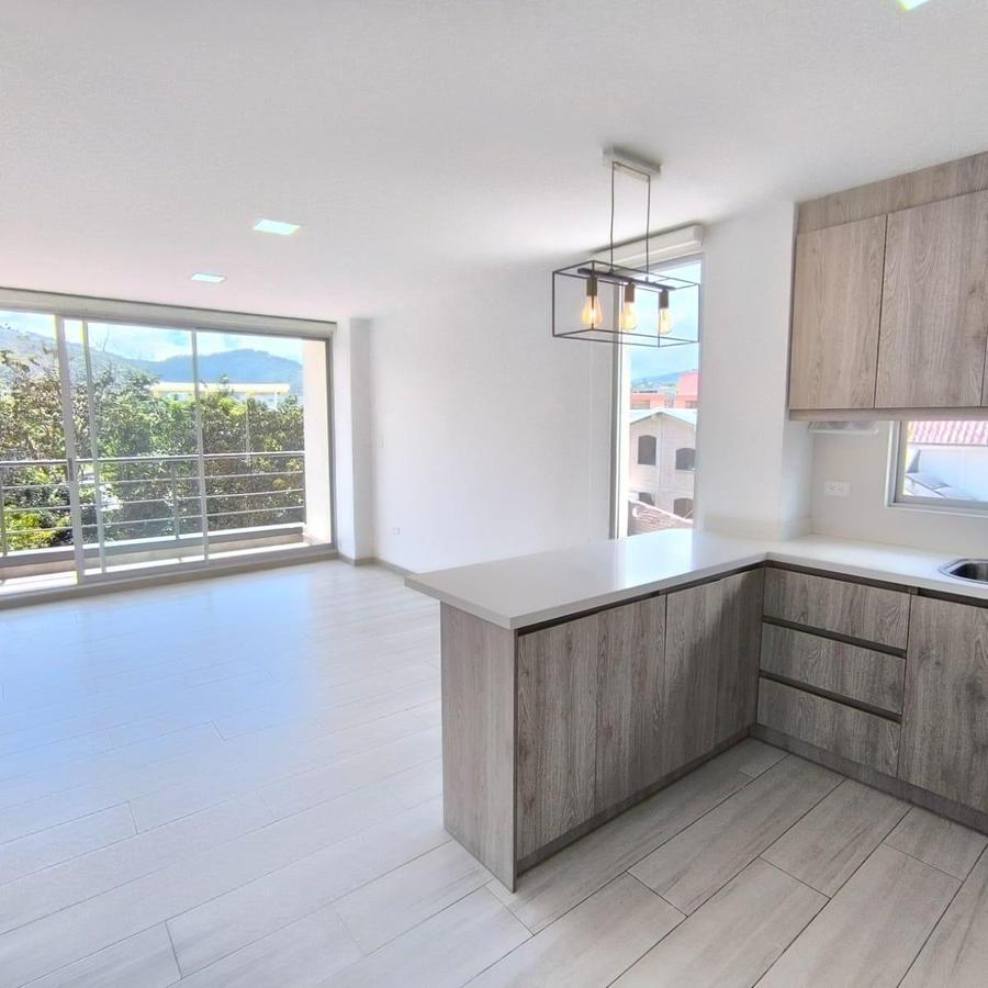 Venta Departamento en Cumbaya, Dos Habitaciones, con Terraza — imagen 5
