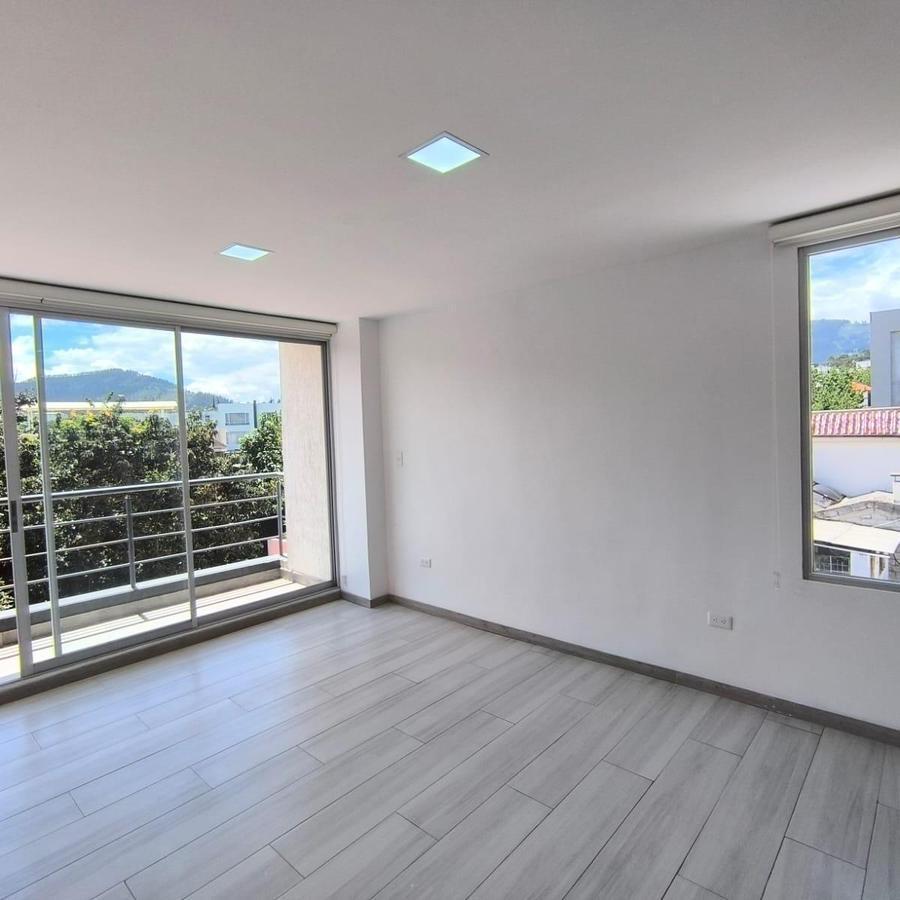 Venta Departamento en Cumbaya, Dos Habitaciones, con Terraza — imagen 4