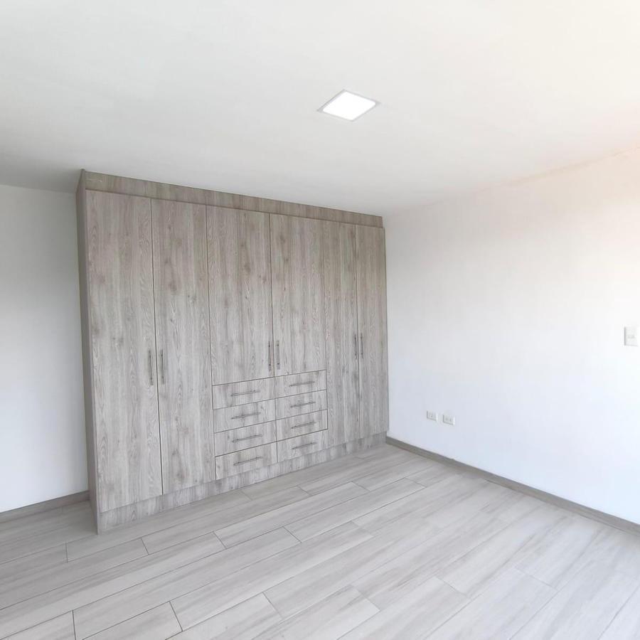 Venta Departamento en Cumbaya, Dos Habitaciones, con Terraza — imagen 3