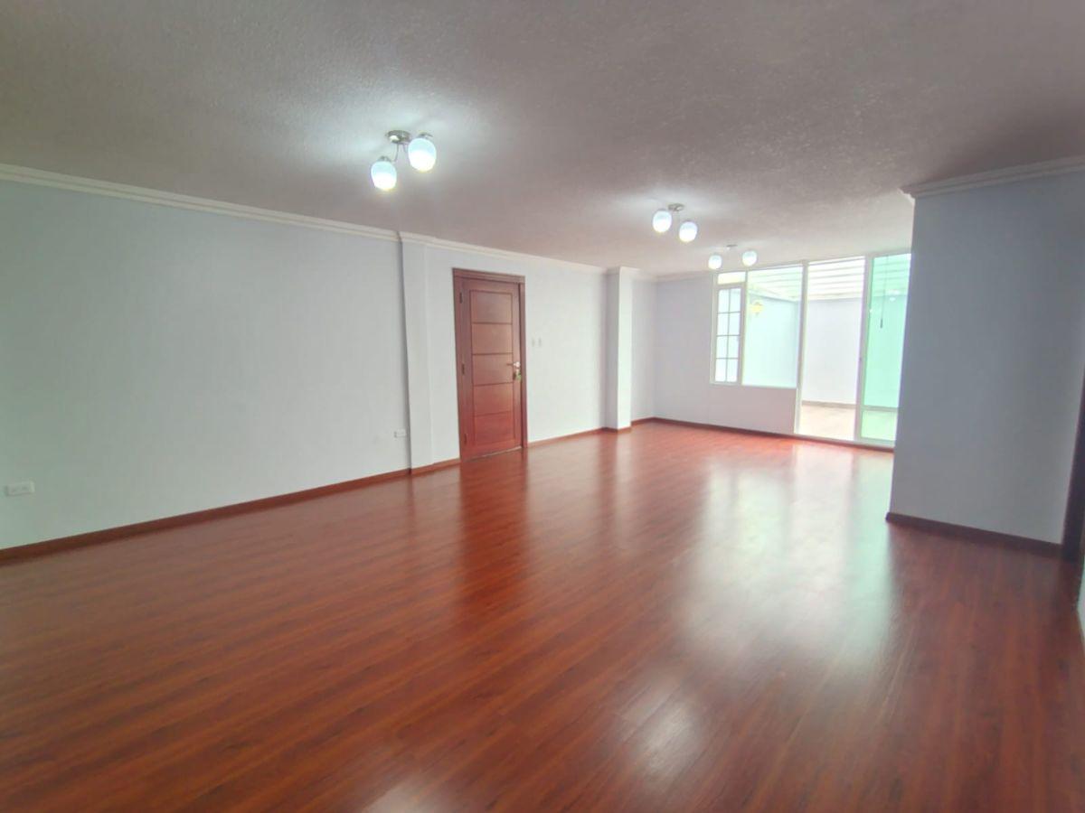 En Venta Departamento Sector Union Nacional, Patio Propio — imagen 3