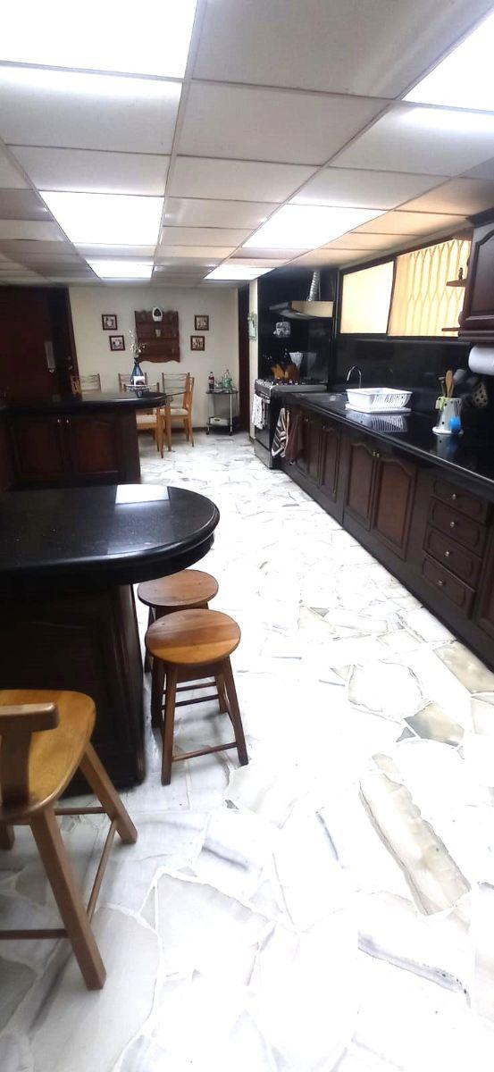 Casa Grande en Venta Lomas de Urdesa Zona Cerrada, Guayas — imagen 4