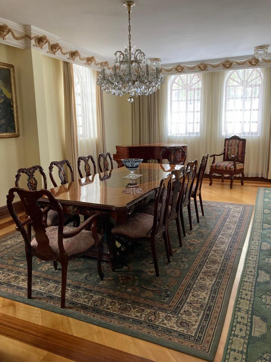 Casa 945 m, en Venta, Calles Tamayo y Baquerizo. 60 Años de Historia. Estilo Republicano. Provincia de Pichincha — imagen 5