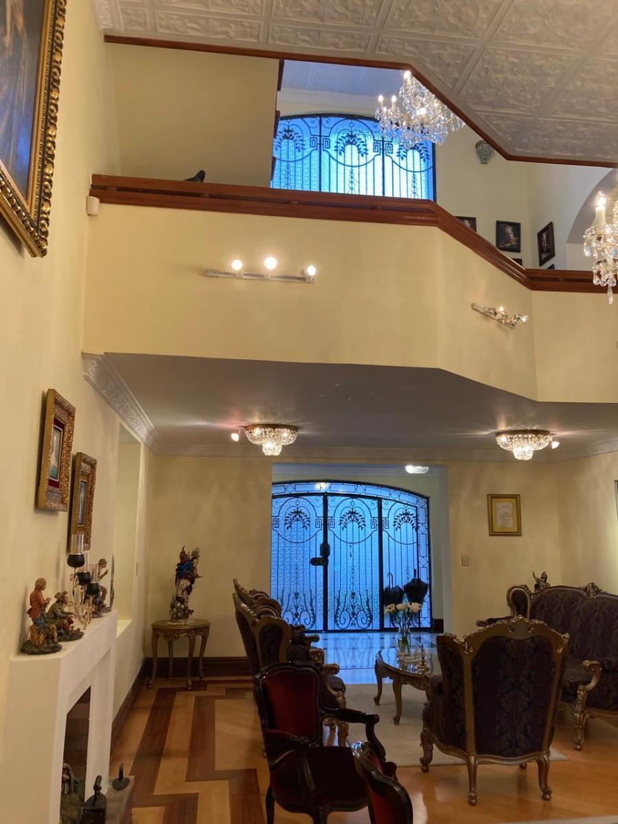 Casa 945 m, en Venta, Calles Tamayo y Baquerizo. 60 Años de Historia. Estilo Republicano. Provincia de Pichincha — imagen 4