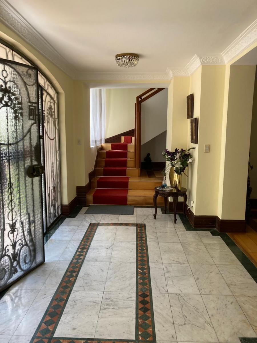 Casa 945 m, en Venta, Calles Tamayo y Baquerizo. 60 Años de Historia. Estilo Republicano. Provincia de Pichincha — imagen 3