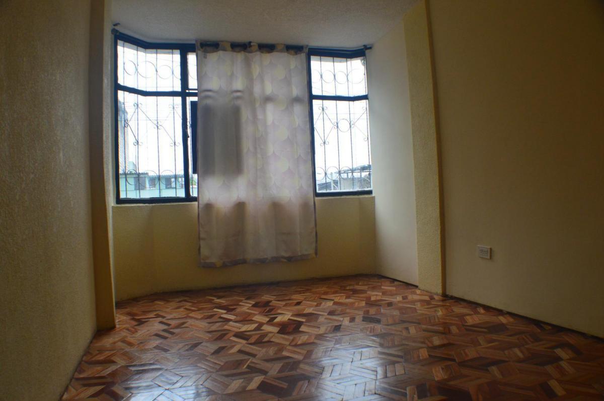 Venta Casa Independiente Frente a Parque – Carapungo — imagen 3