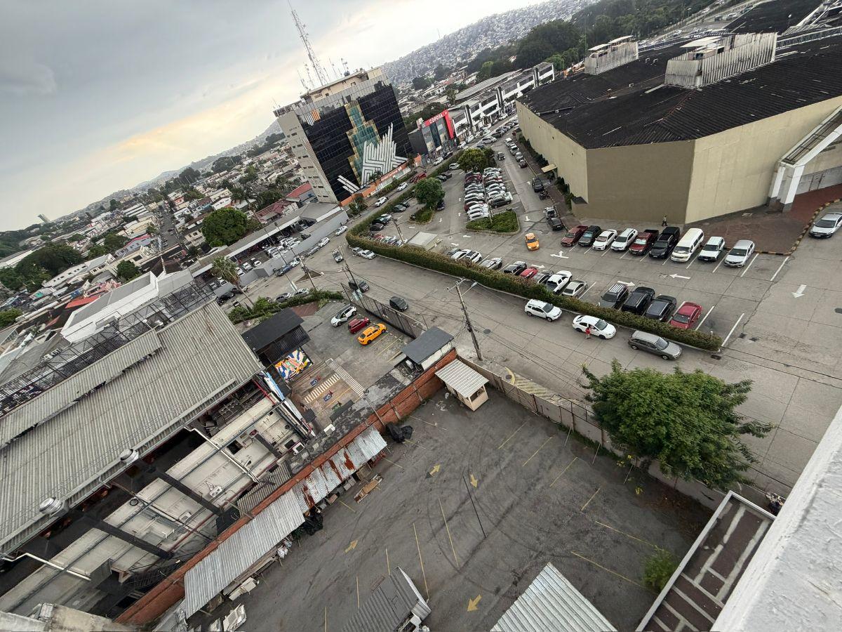 En Venta Terreno Comercial Premium 869,91 m², Ave Jtm Frente Al C. C. Albán Borja L. Torres, Guayas — imagen 4