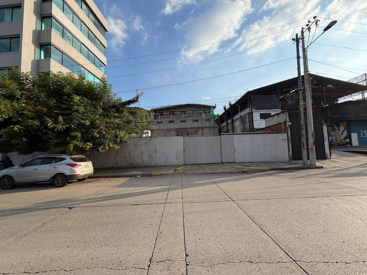 En Venta Terreno Comercial Premium 869,91 m², Ave Jtm Frente Al C. C. Albán Borja L. Torres, Guayas — imagen 3