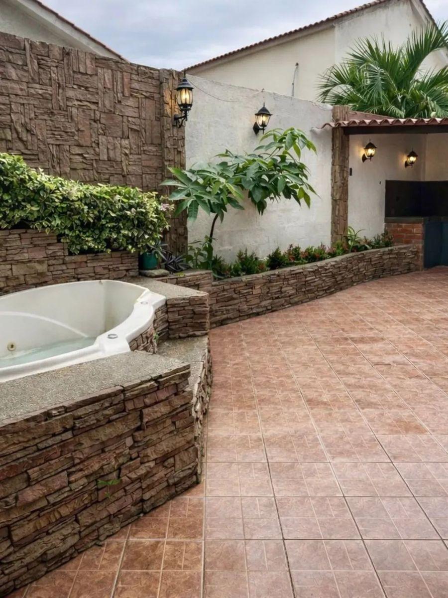 Ciudad Celeste - Moderna Casa en Venta en Ciudad Celeste - Samborondon, Guayas — imagen 5