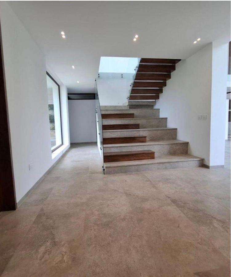 Hermosa Casa de Lujjo con 4 Habitaciones en Puembo — imagen 4