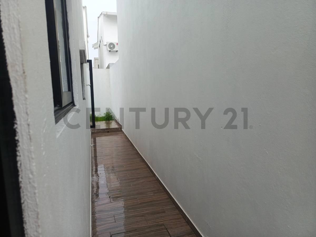 Venta Casa de Estreno con Jacuzzi en Urb. Mallorca Village V. Bah, Guayas — imagen 4