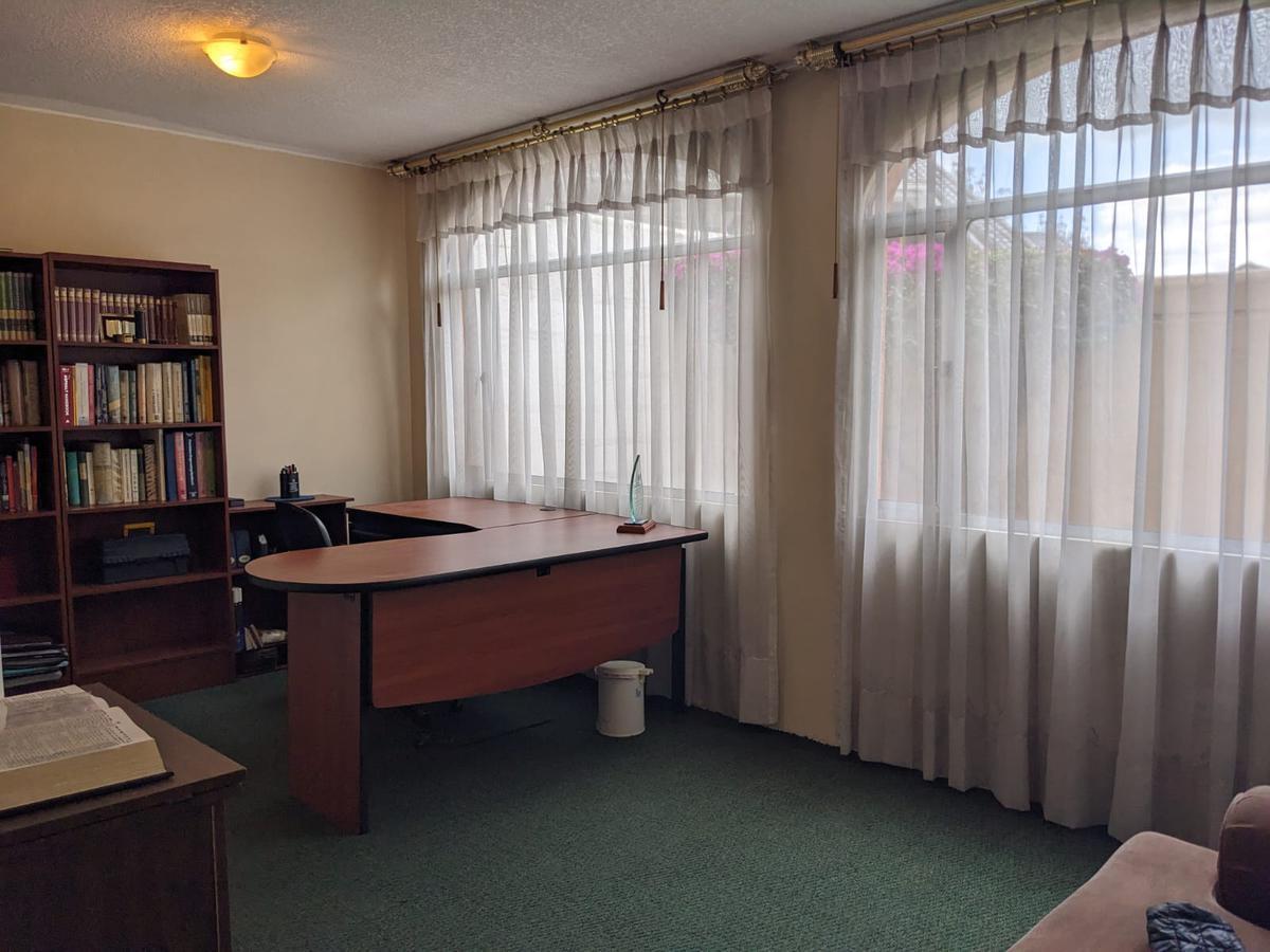 En Venta Linda Casa Cuatro Dorm. (Sector Colegio Einstein) — imagen 3