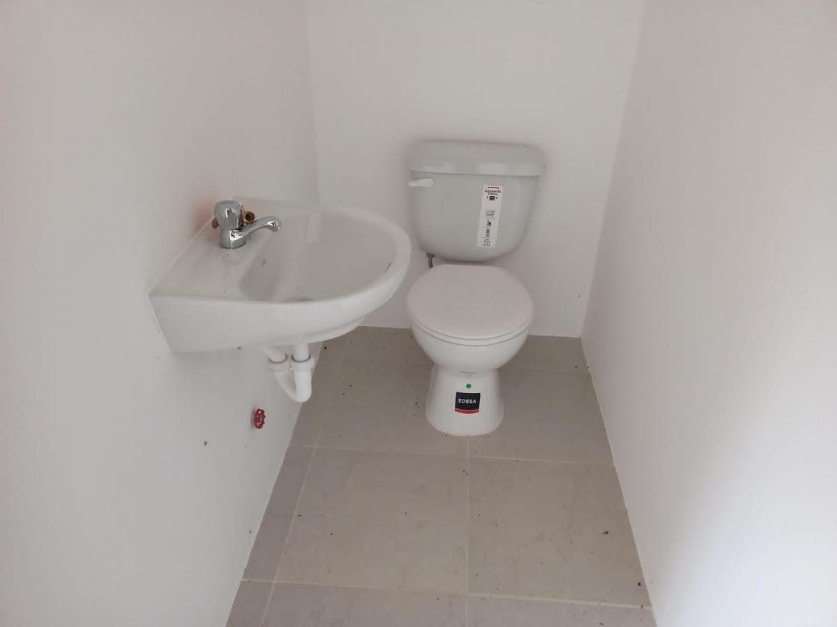 Venta de Casa en La Urbanización Bellavita, 3 Dorm., Vía a La Costa. Guayas — imagen 4