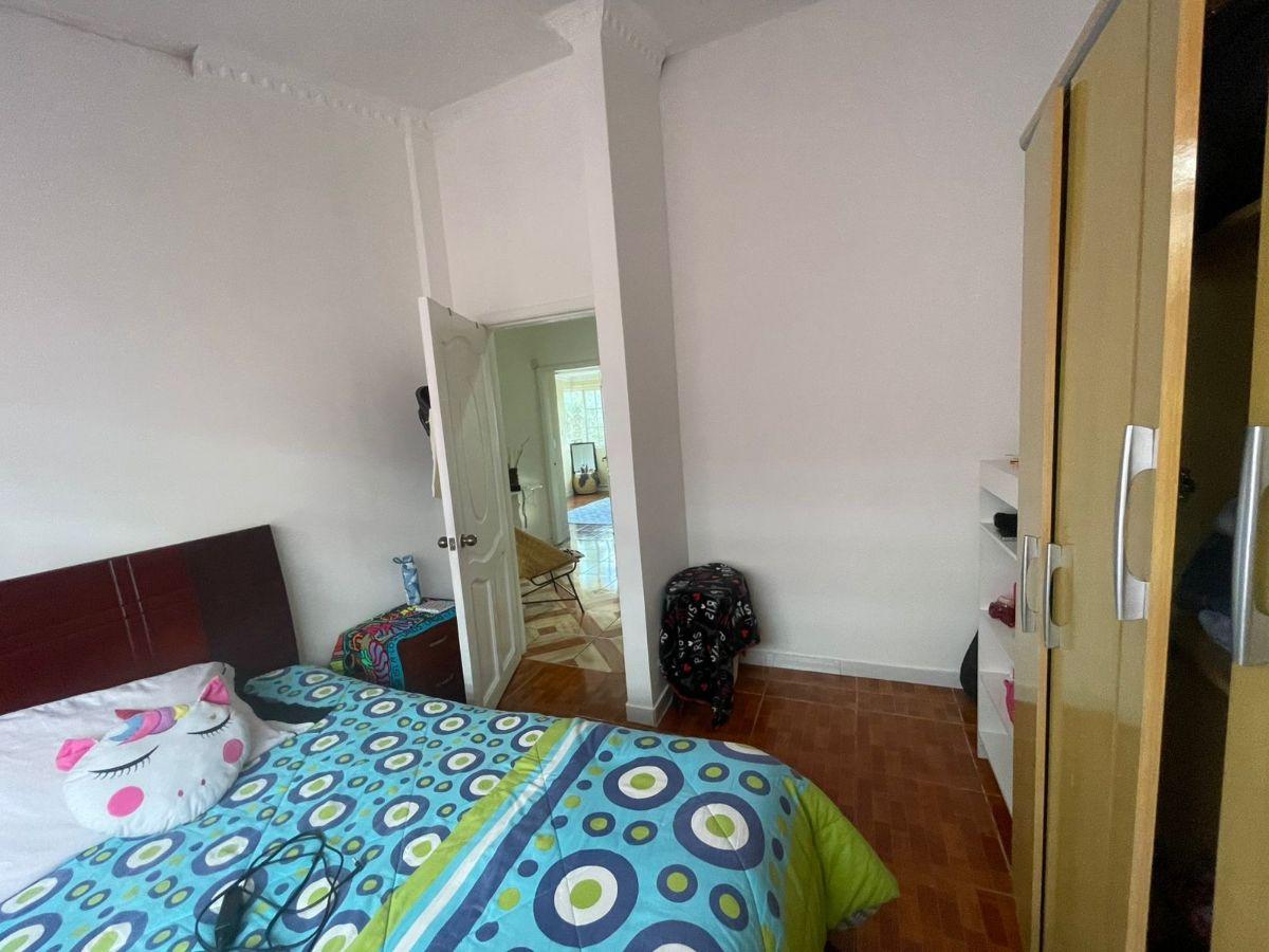 Casa en Venta, 2 Patios, 2 Estacionamientos, Conocoto — imagen 3