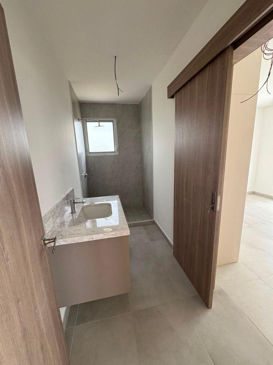 Casa de 255 m² con 4 Habitaciones en Venta en Samborondón, Guayas — imagen 4