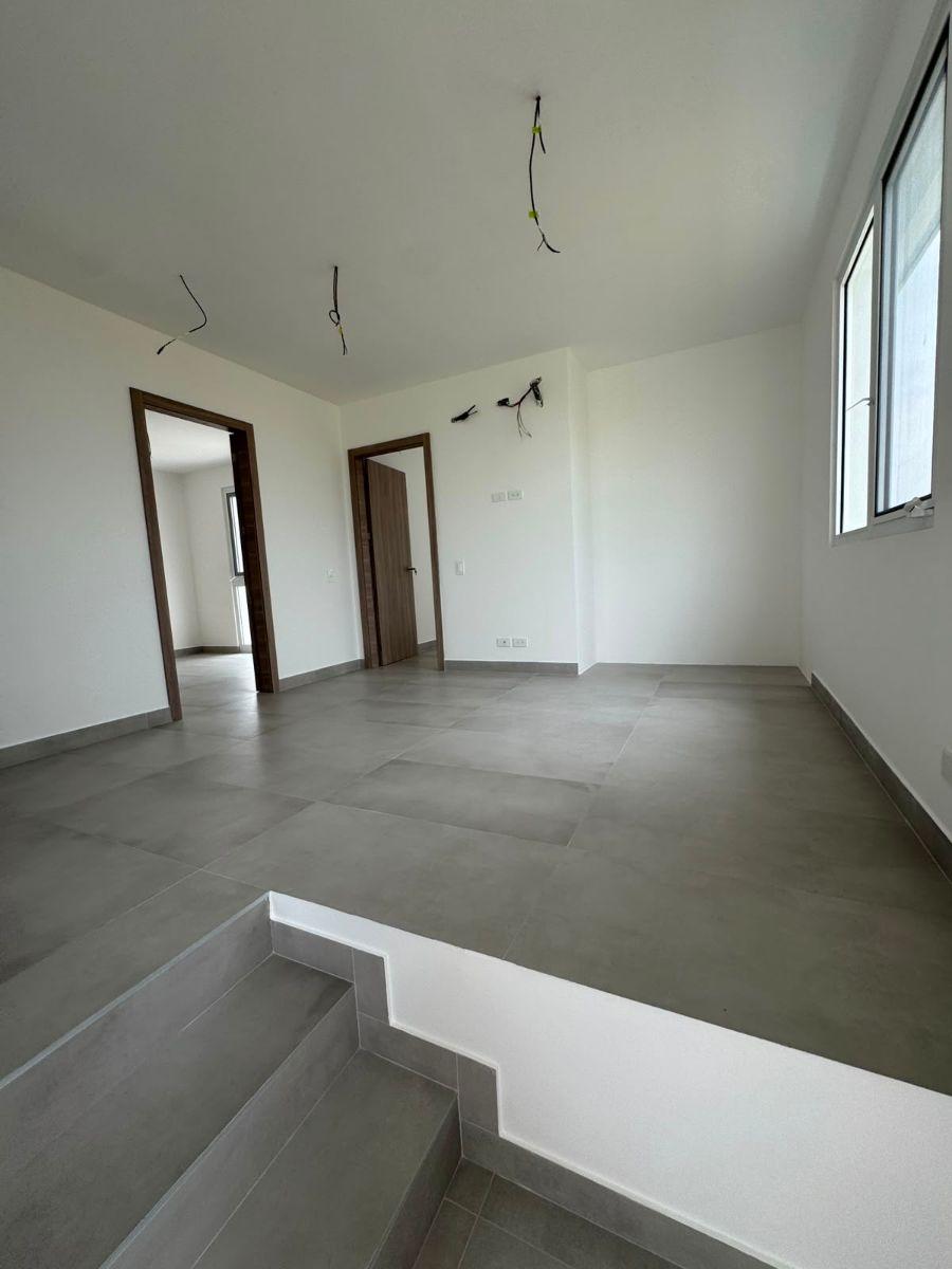 Casa de 255 m² con 4 Habitaciones en Venta en Samborondón, Guayas — imagen 3