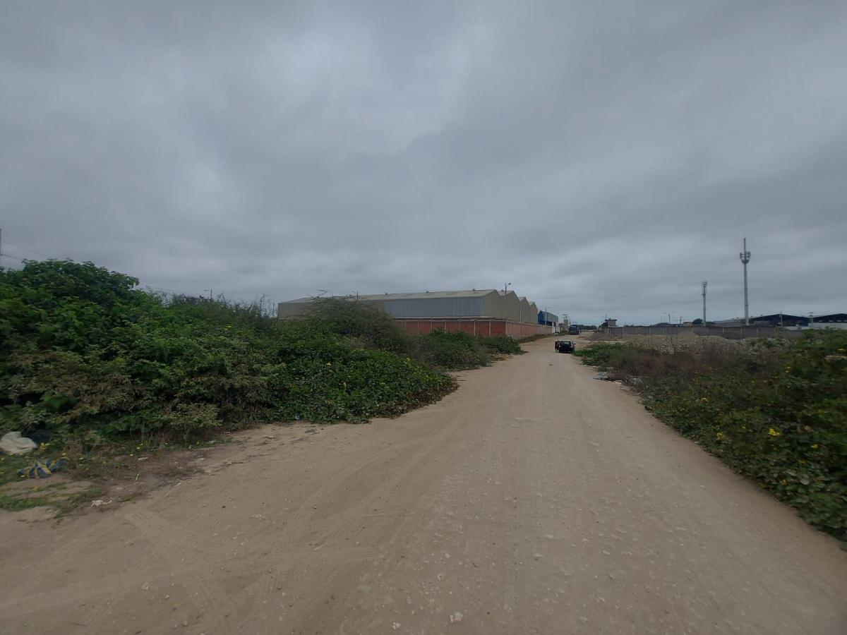 Vendo Terreno Esquinero con Salida a 2 Calles Sector Industrial de La Libertad — imagen 3
