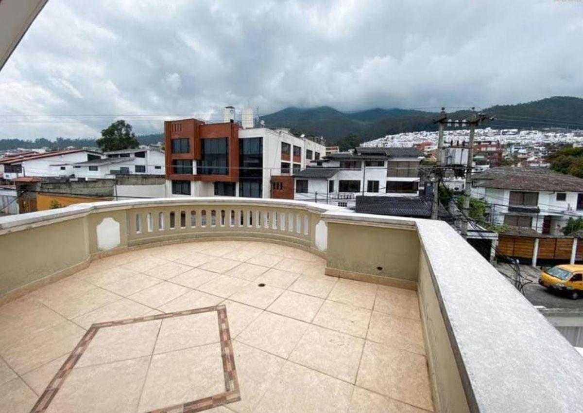 En Venta Amplia Casa Independiente de 4 Dorm. en El Pinar Alto — imagen 5